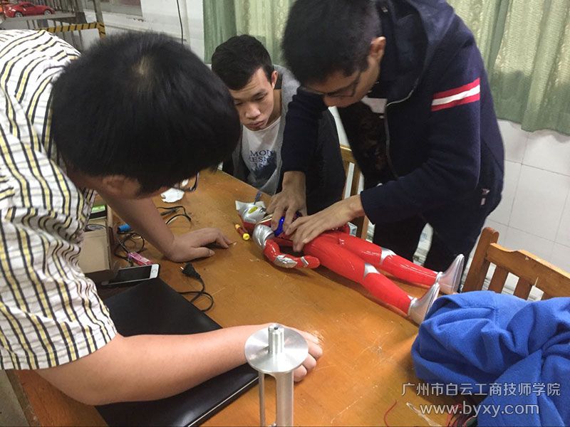 迎賓機器人制作過程1.jpg