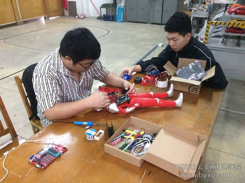 迎賓機器人制作過程3.jpg