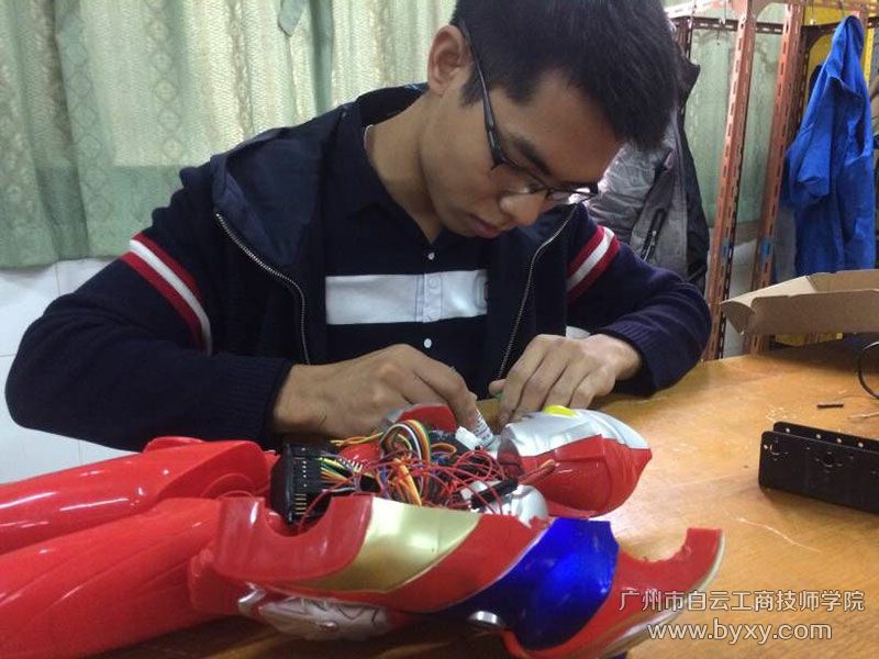 迎賓機器人制作過程2.jpg
