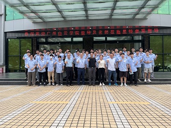 機電一體化+工業(yè)機器人學生在深圳星特科技有限公司實習2.jpg