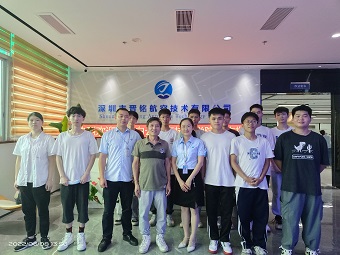 智能制造學生在深圳市晉銘航空技術(shù)有限公司實習.jpg