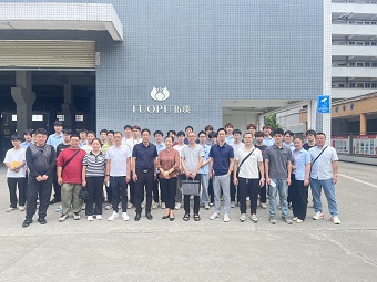 機電一體化+智能制造+工業(yè)機器人學生在廣州市拓璞電器發(fā)展有限公司實習2.jpg